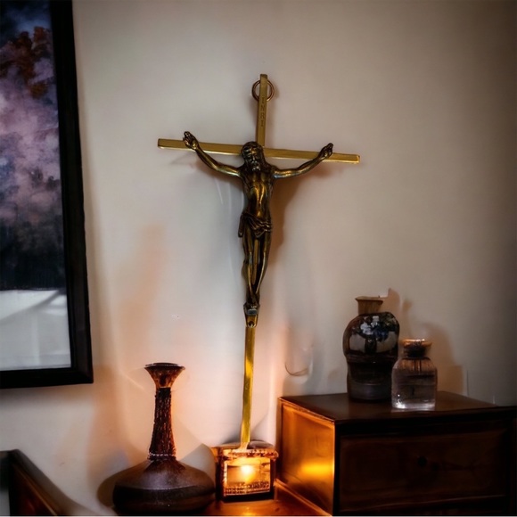 Crucifix Brass Wall Hanging/ Vintage Crucifix/ Metal Mid Century Crucifix. - Picture 6 of 6